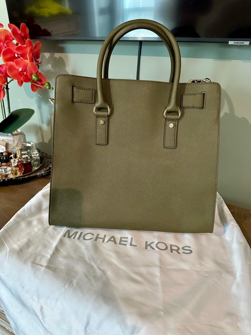 Michael Kors Hamilton Tote Olive - Picture 3 of 6